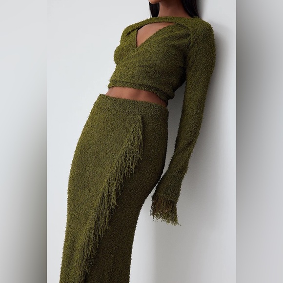 NA-KD Set - Green Knitted Overlap Fringe Detail Sweater & Skirt - Picture 15 of 17